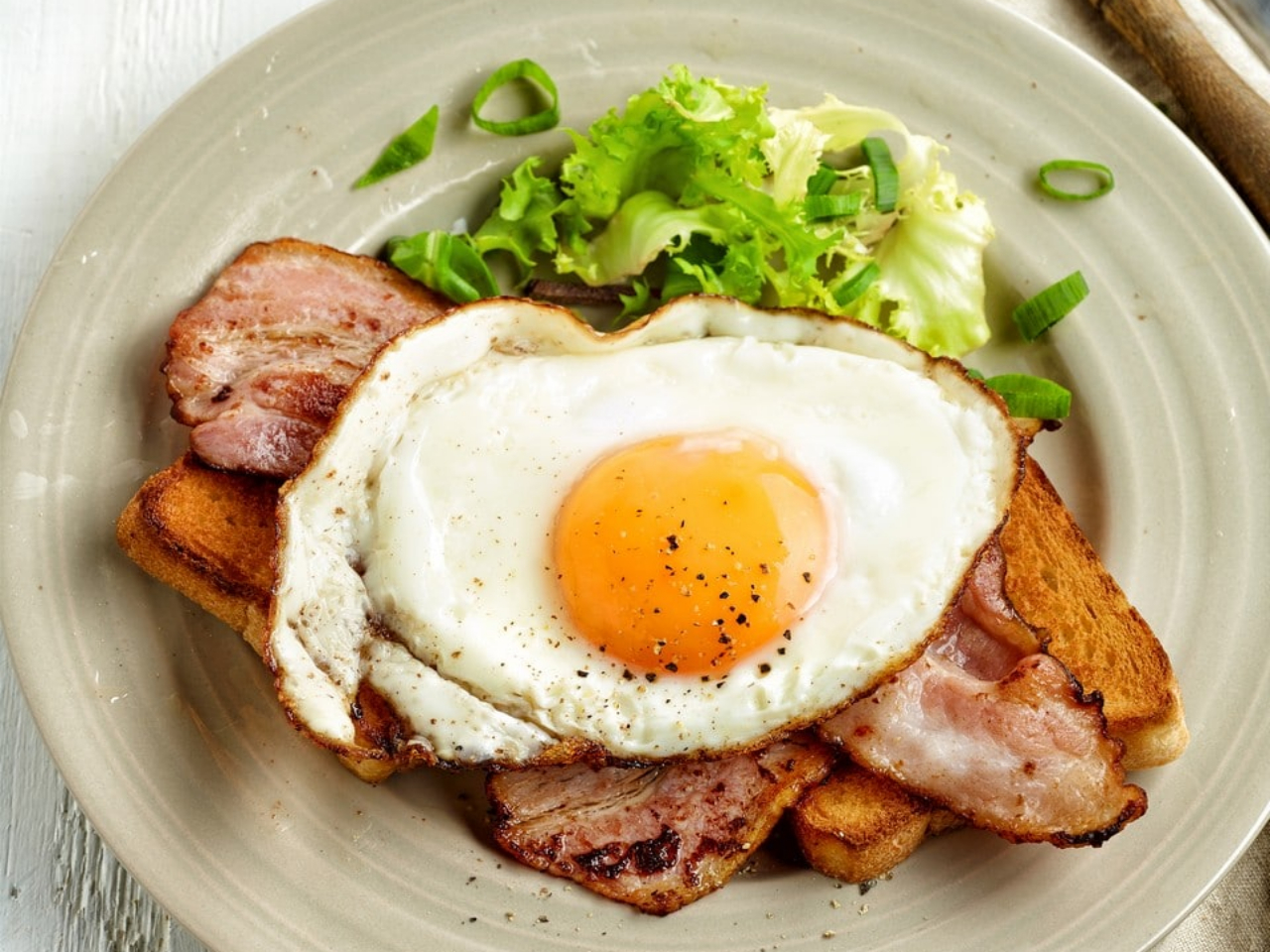 Desayuno con huevo frito